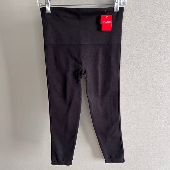 NWT SPANX Look at Me Now Black Lamn Seamless Cropped Legging Size L - Picture 2 of 8